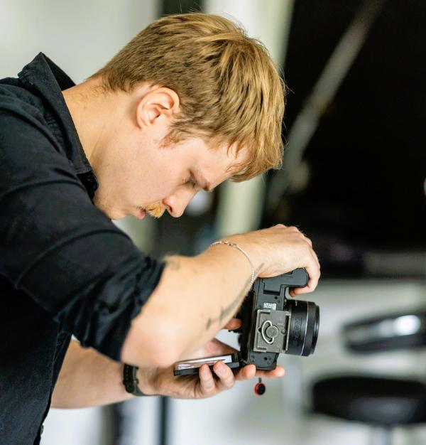 fotograaf pildistab Atelier6A stuudio